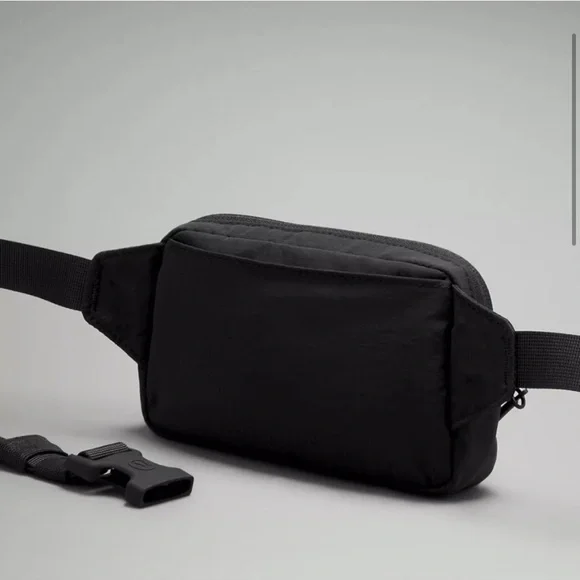 NWT Lululemon Mini Belt Bag in Black - Picture 2 of 10